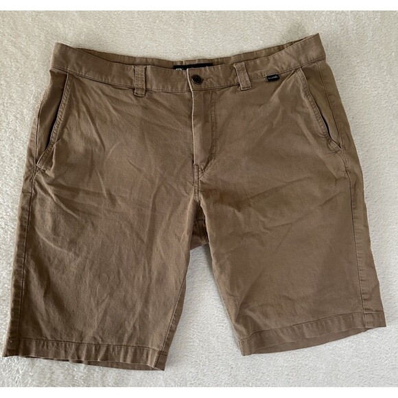 Travis Mathew Khaki Shorts Performance Golf Casual Pockets Size 34  34x10 - Picture 1 of 9